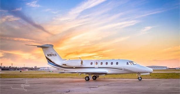N595DC-exterior