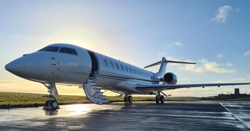 VH-LUN-exterior
